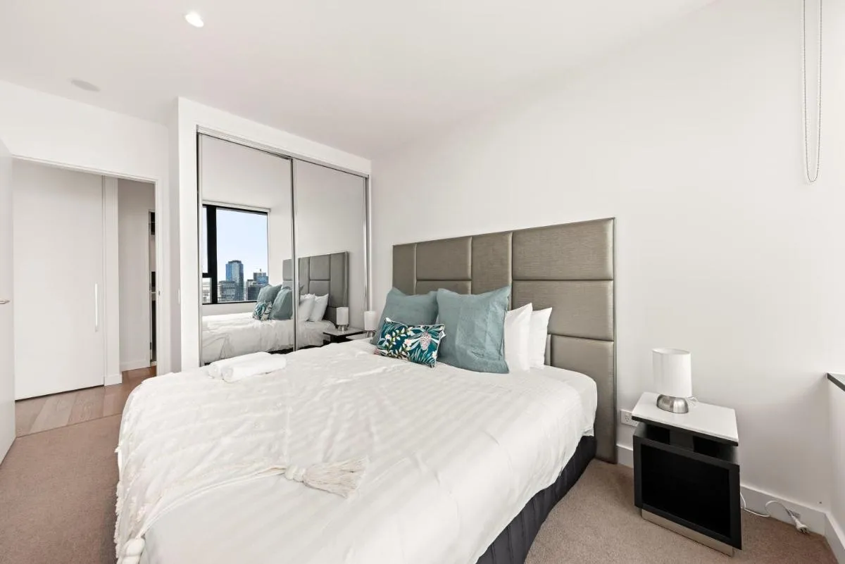 Convenient One Bedroom Apartment in Docklands — 5