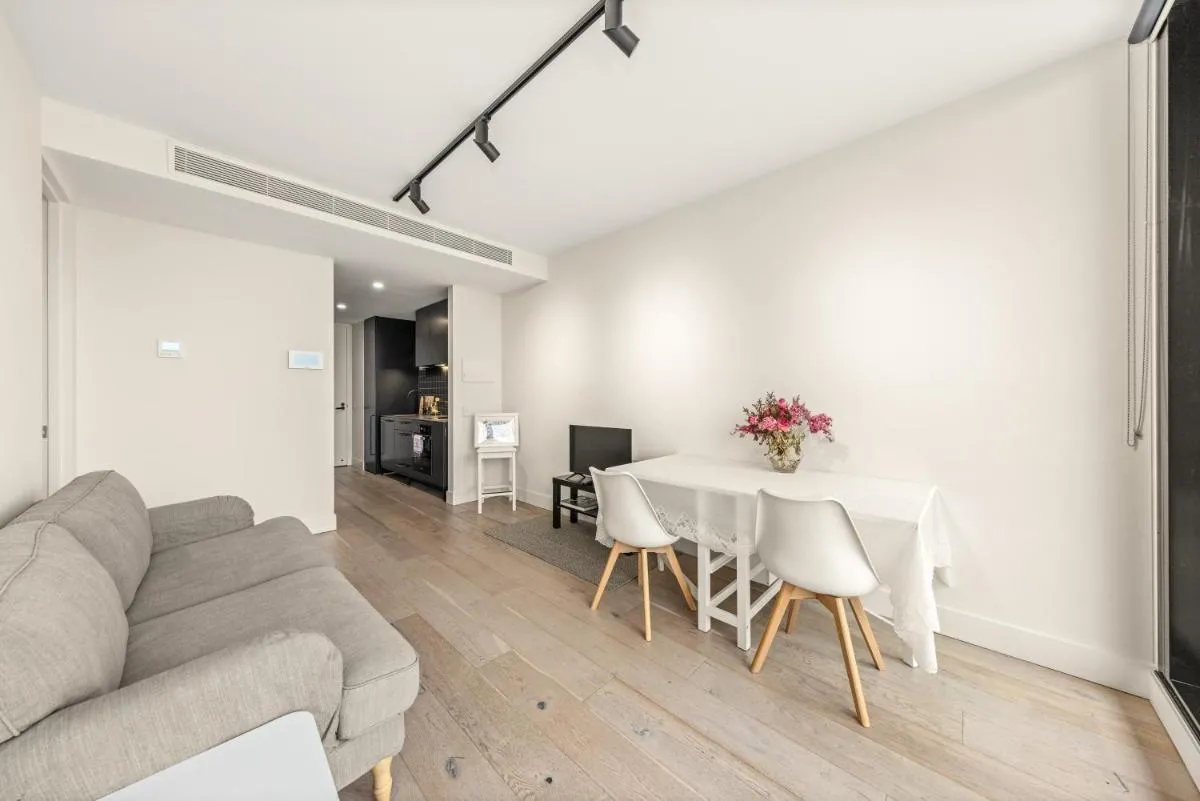 Convenient located 1 bedroom Apartment in Hawthorn — 4