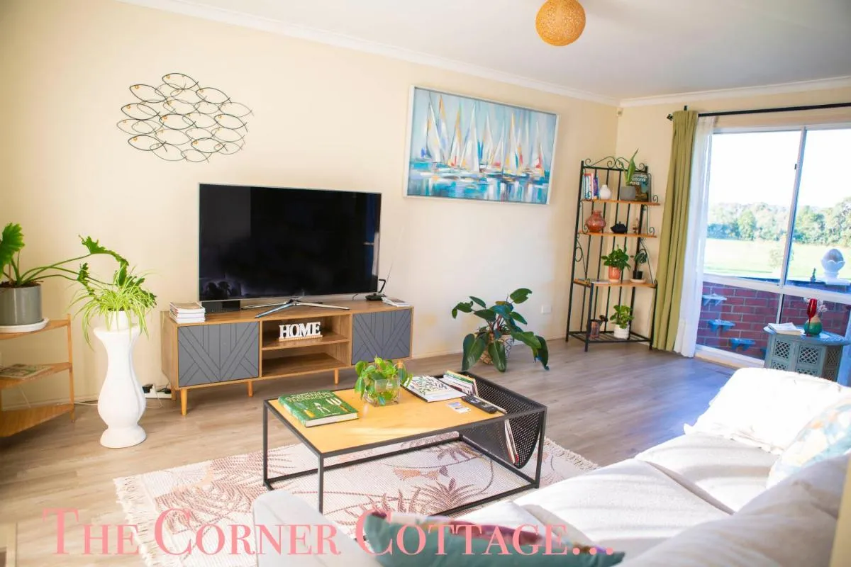 Corner Cottage — 5