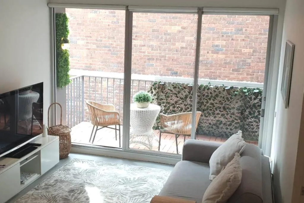 Cosy Beach Apartment with Free Secure Car Park — 5