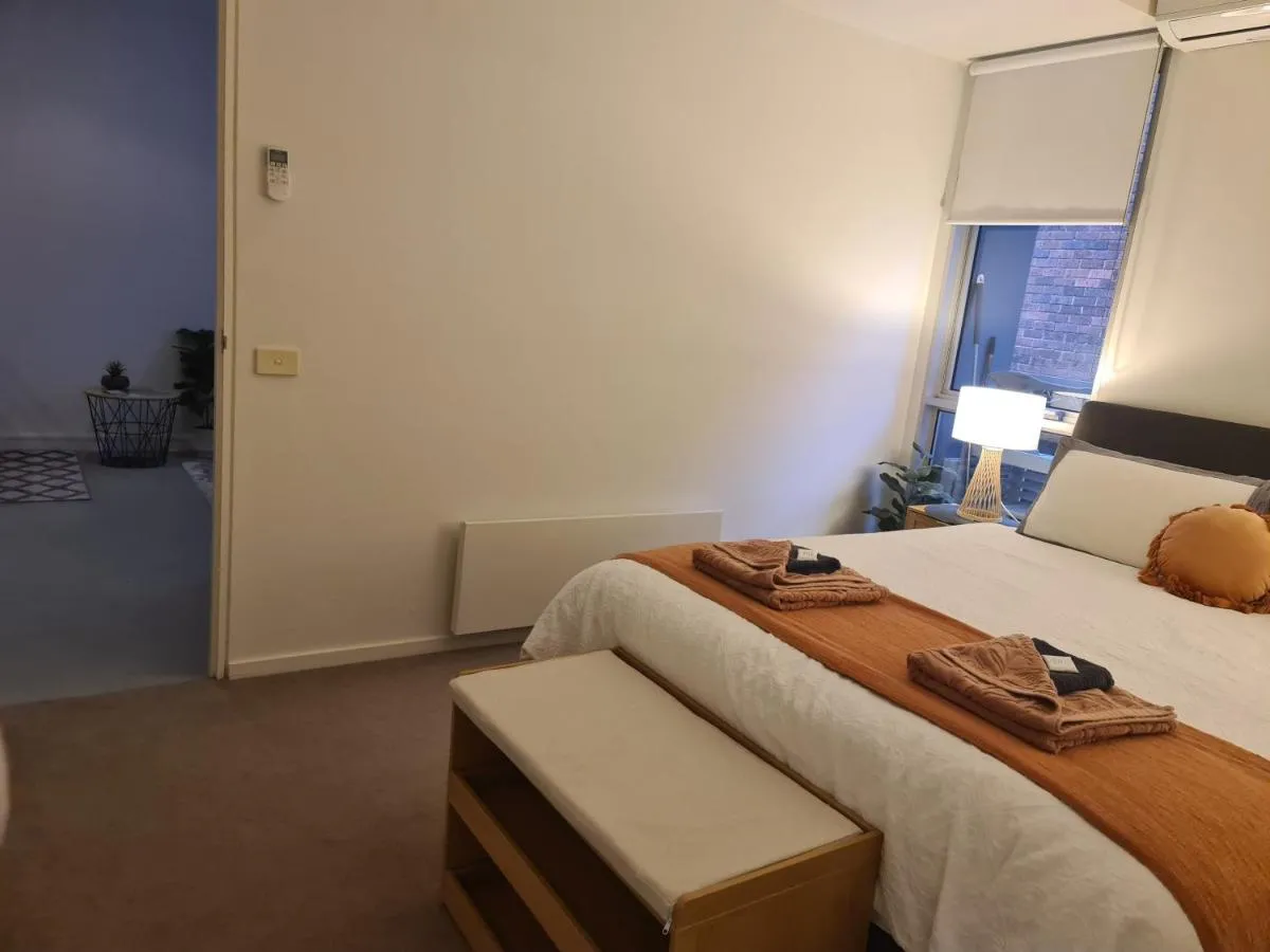 Cosy Beach Apartment with Free Secure Car Park — 2