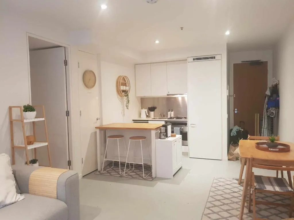 Cosy Beach Apartment with Free Secure Car Park