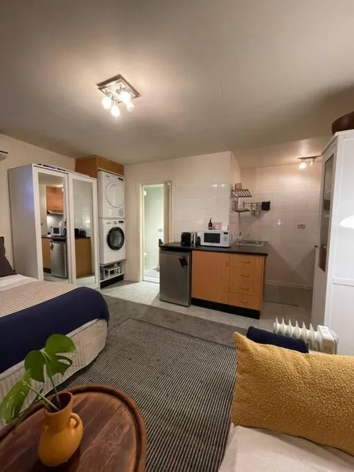 Cosy Studio with Courtyard in Vibrant Fitzroy! — 4