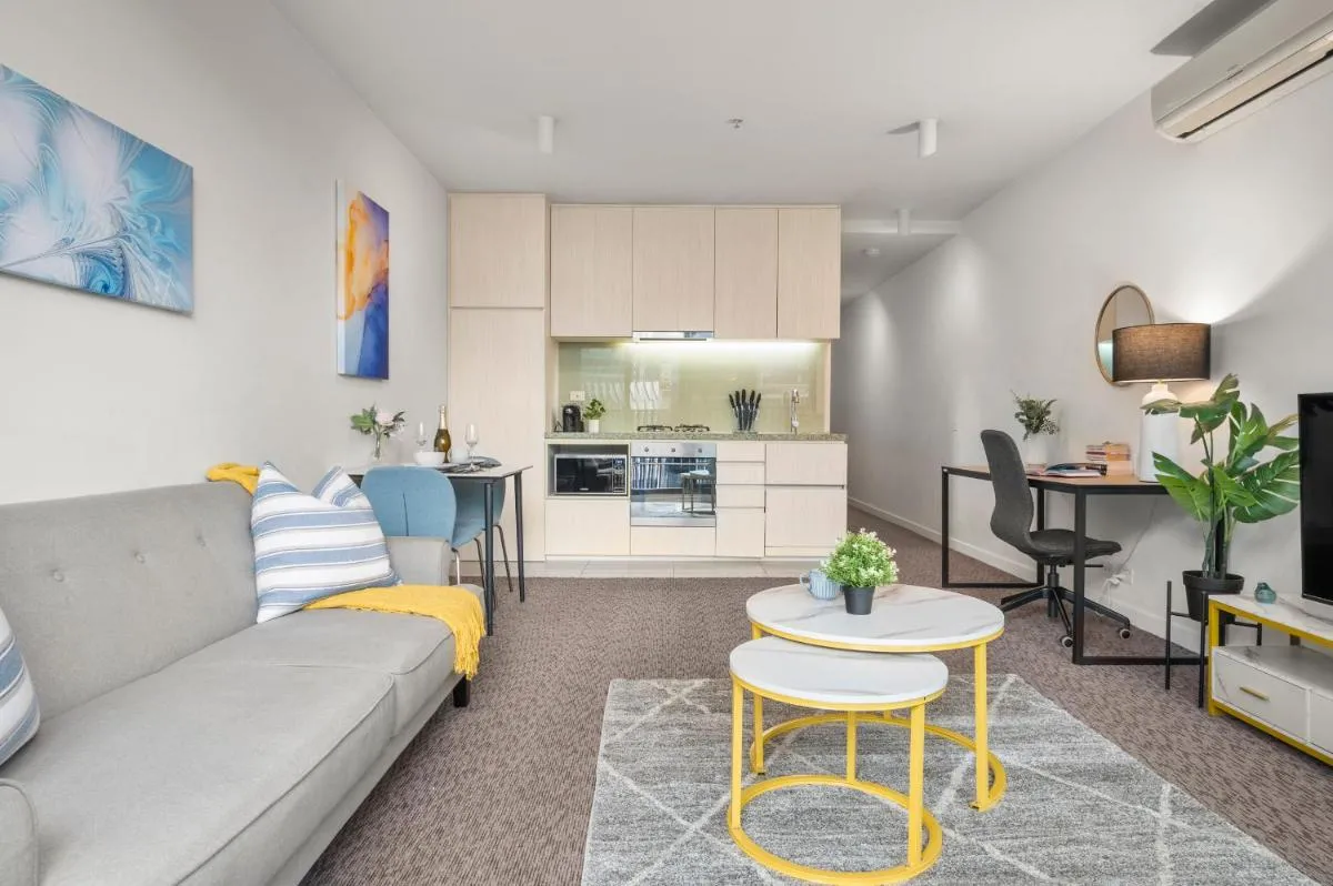 Cozy 1 Bedroom Apartment at Marvel Stadium with Rooftop Pool and Gym — 4