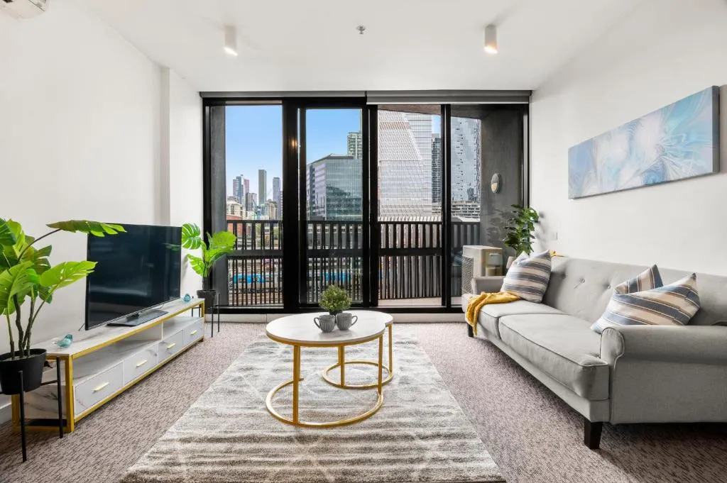Cozy 1 Bedroom Apartment at Marvel Stadium with Rooftop Pool and Gym