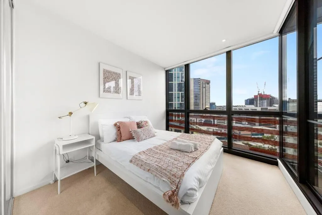 Cozy 1 Bedroom Apartment in Docklands — 2