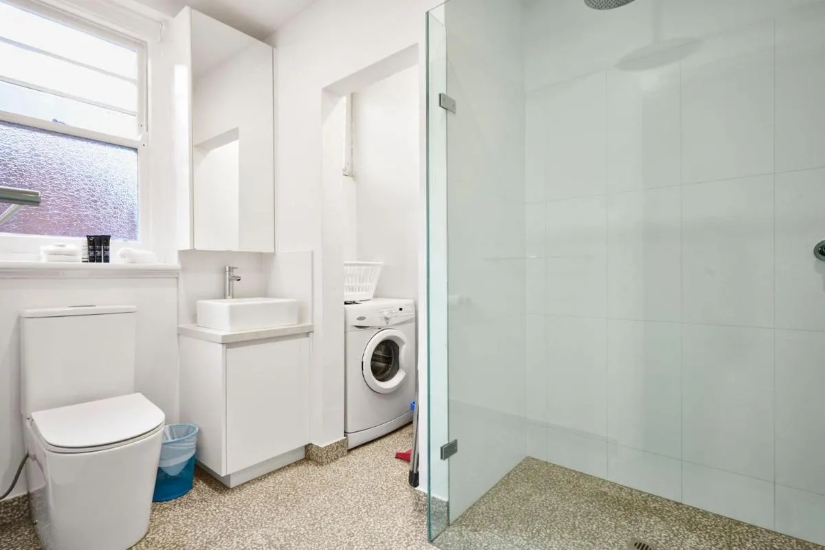 Cozy 1 Bedroom Retreat in St Kilda — 3