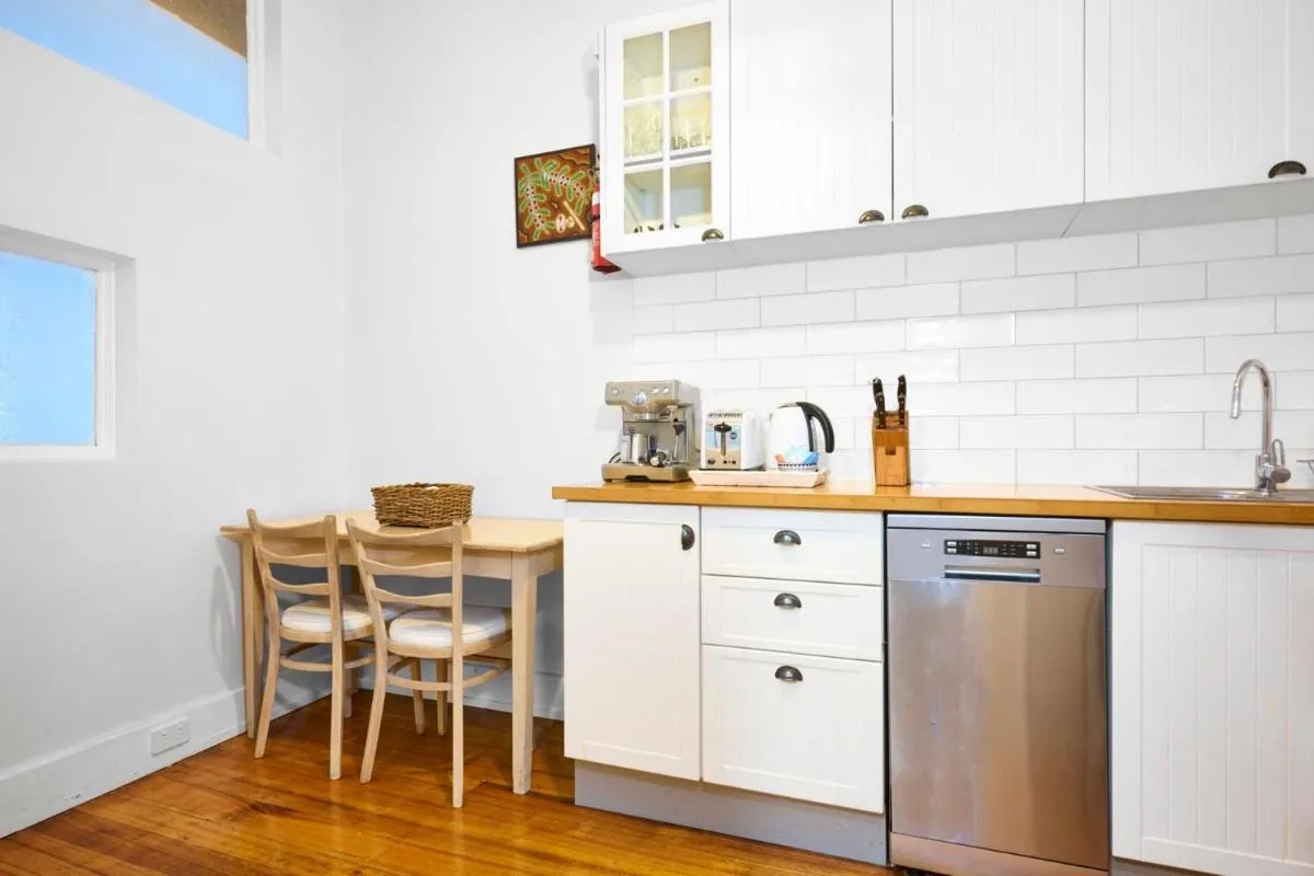 Cozy 1 Bedroom Retreat in St Kilda — 4