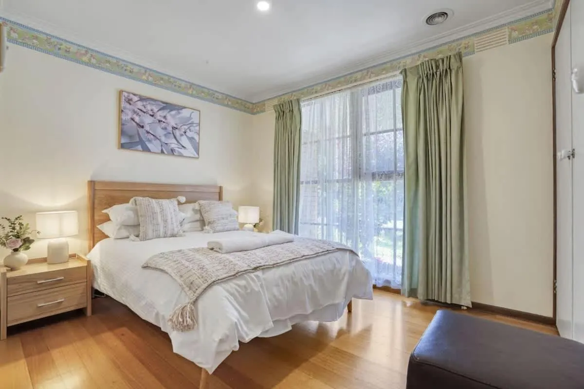 Cozy Oakleigh South Family Home Next to Playground — 2