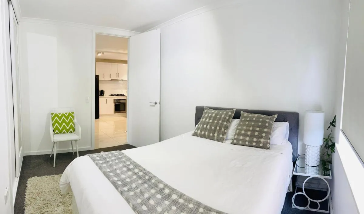 D101 Charming Apartment- Free Parking — 2