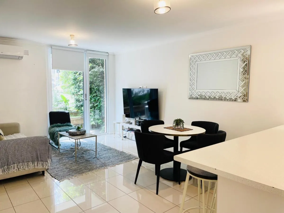 D101 Charming Apartment- Free Parking — 5