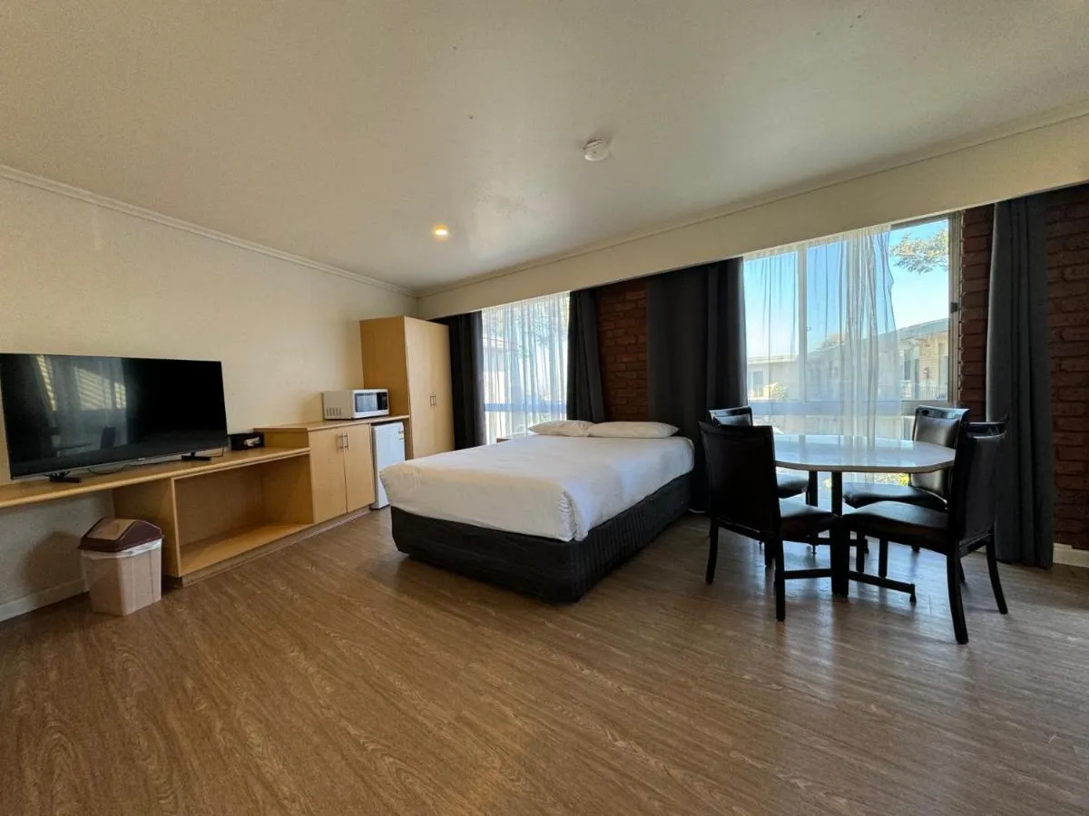 Dandenong Motel — 2