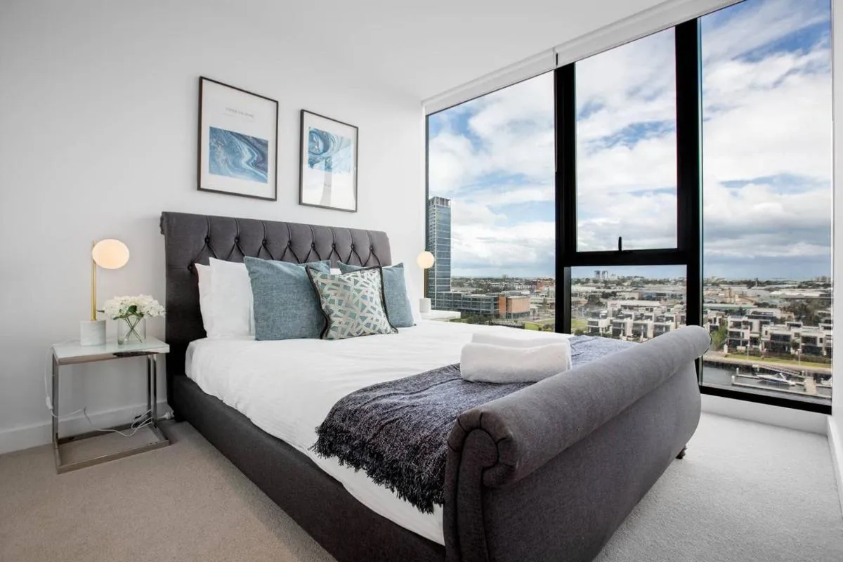 Delightful 2BR Riverview@Docklands — 5