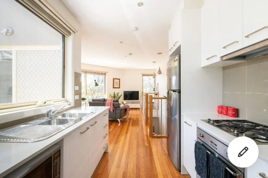 Design/bright/cosy townhouse between airport &city — 4