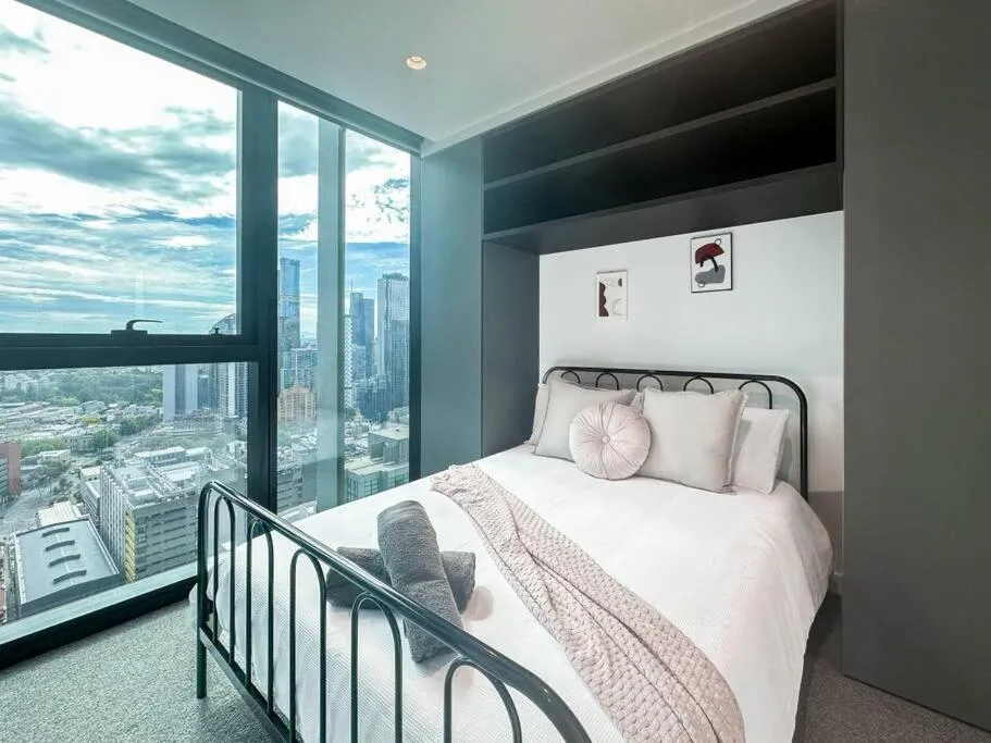 Elegant High Rise 2 Bed Apt near Melb CBD RMIT — 2