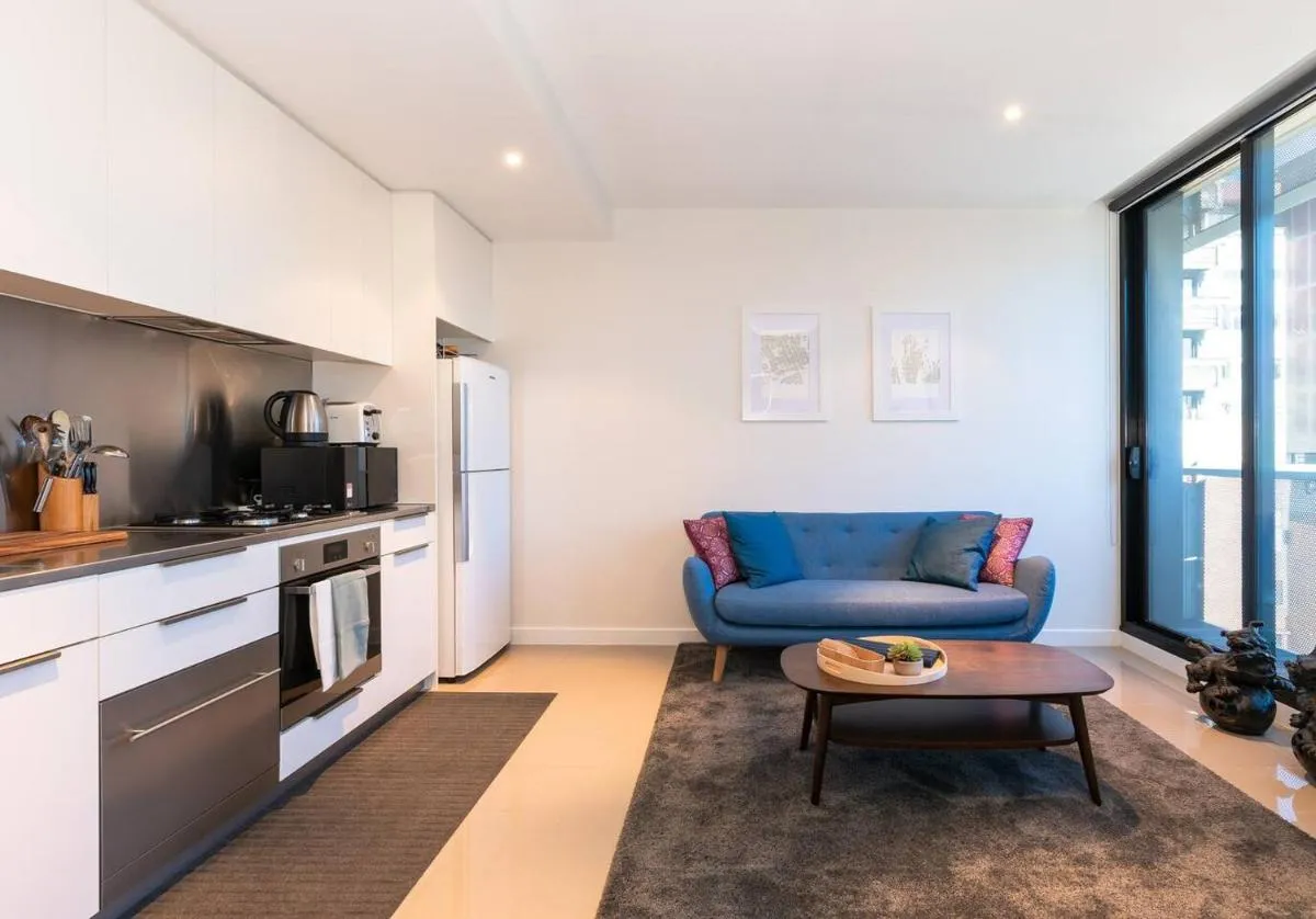 Elevated Elegance in the City’s Chic Paris End — 4