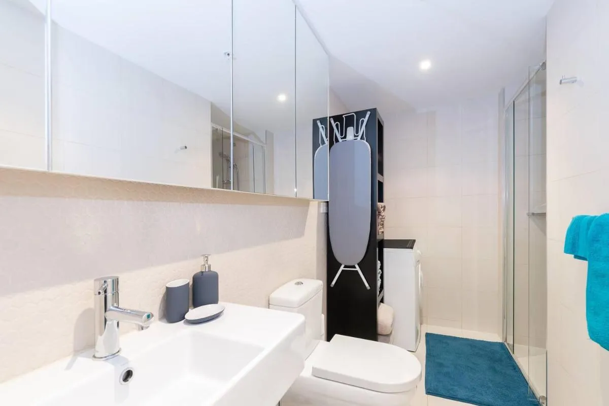 Elevated Elegance in the City’s Chic Paris End — 3