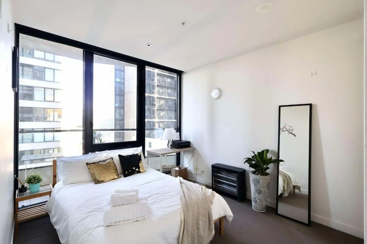 Entire 1 BR Southbank Apartment – Gym Pool Sauna 1 step to Crown Casino — 2