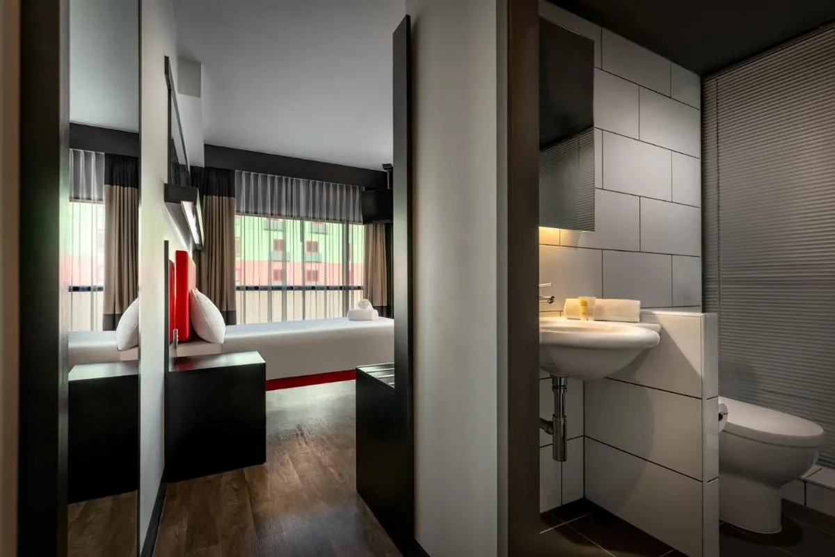 Essence Hotel Carlton — 3