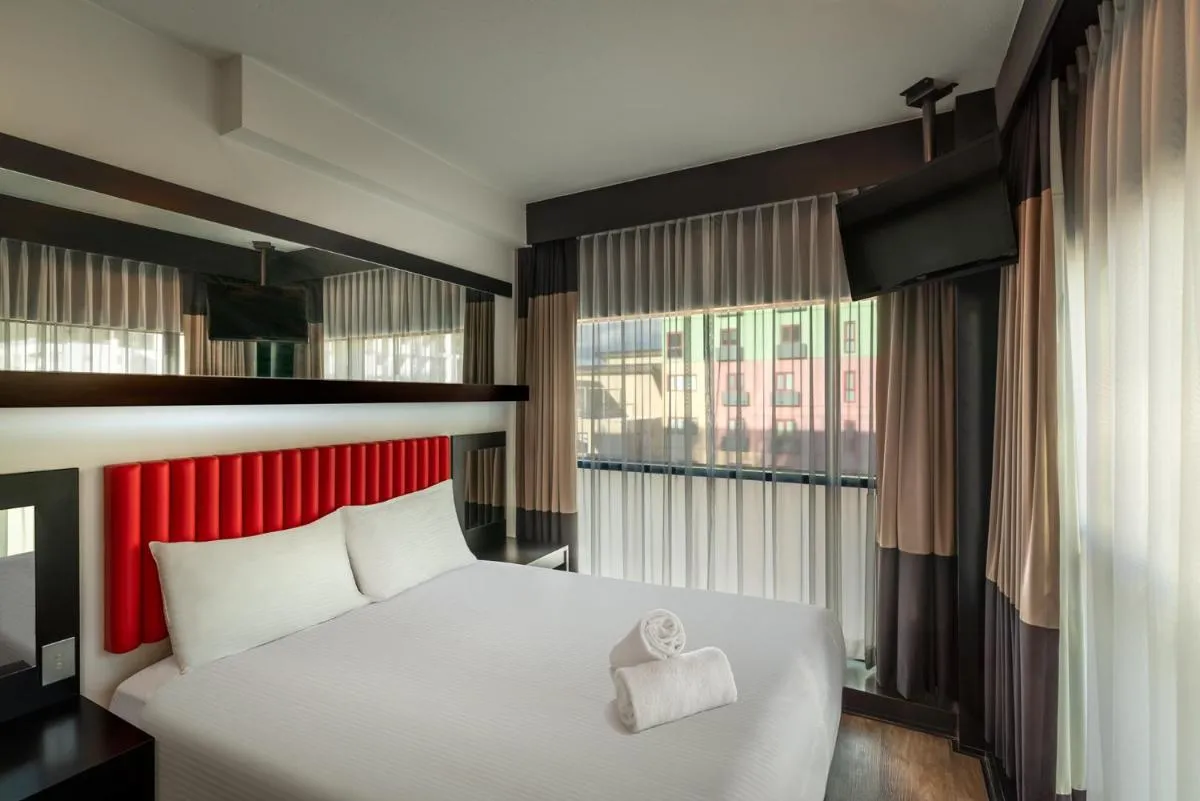 Essence Hotel Carlton — 2