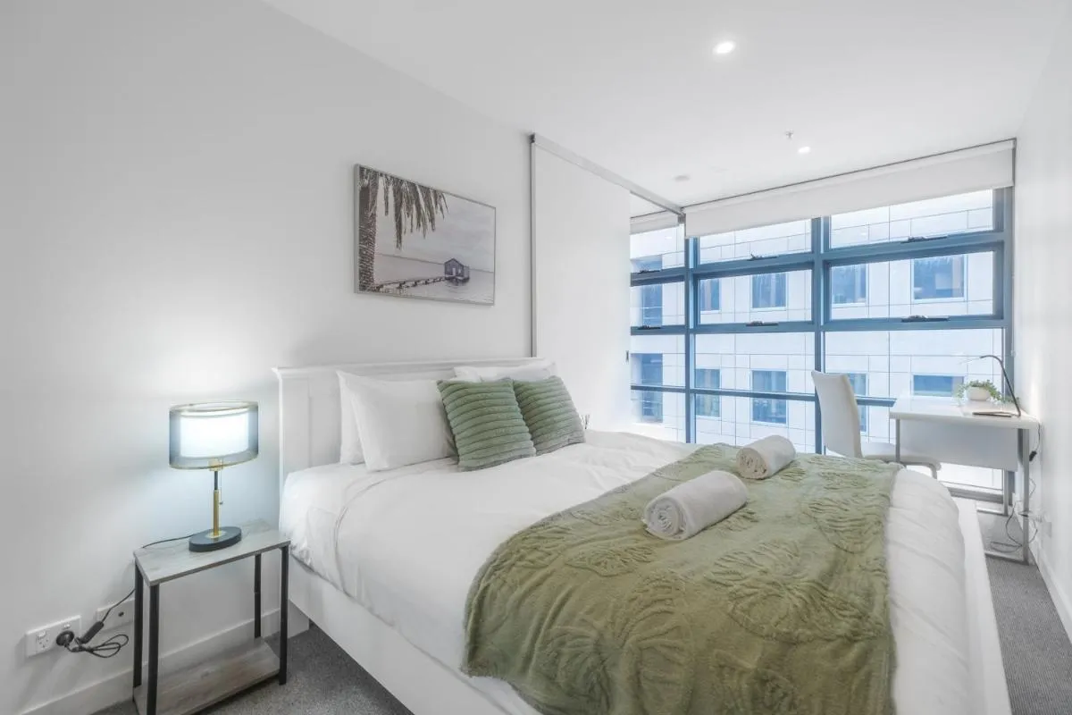 Experience The Heartbeat Of Melbourne Cbd 1br — 2