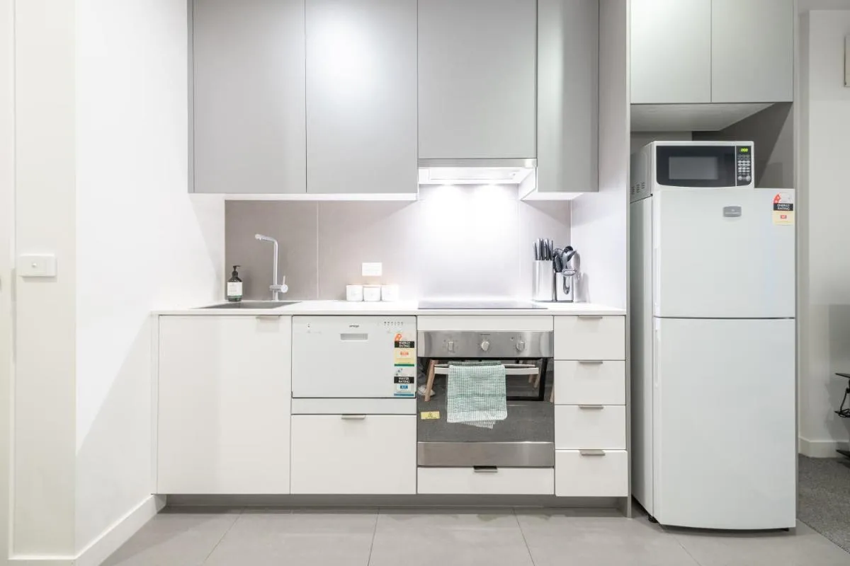 Experience The Heartbeat Of Melbourne Cbd 1br — 4