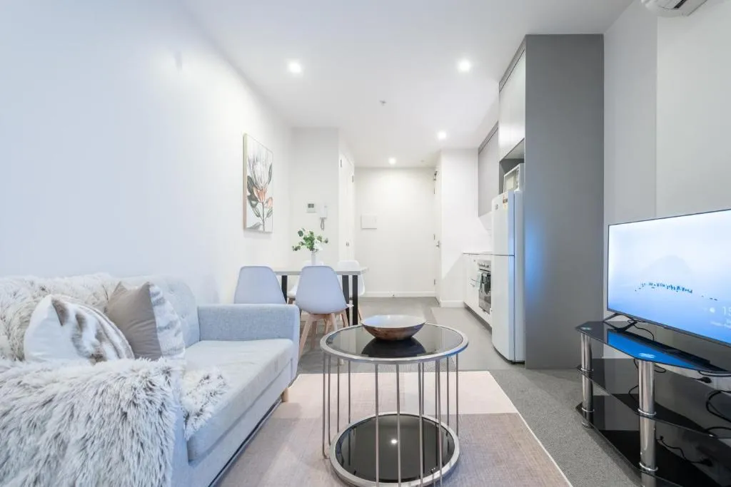 Experience The Heartbeat Of Melbourne Cbd 1br
