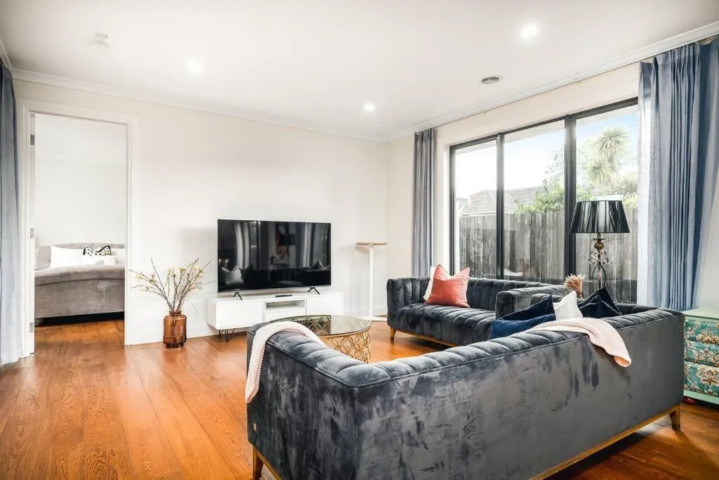 Family Fairyland 4 BRM 3 BATH near Chadstone SC — 5