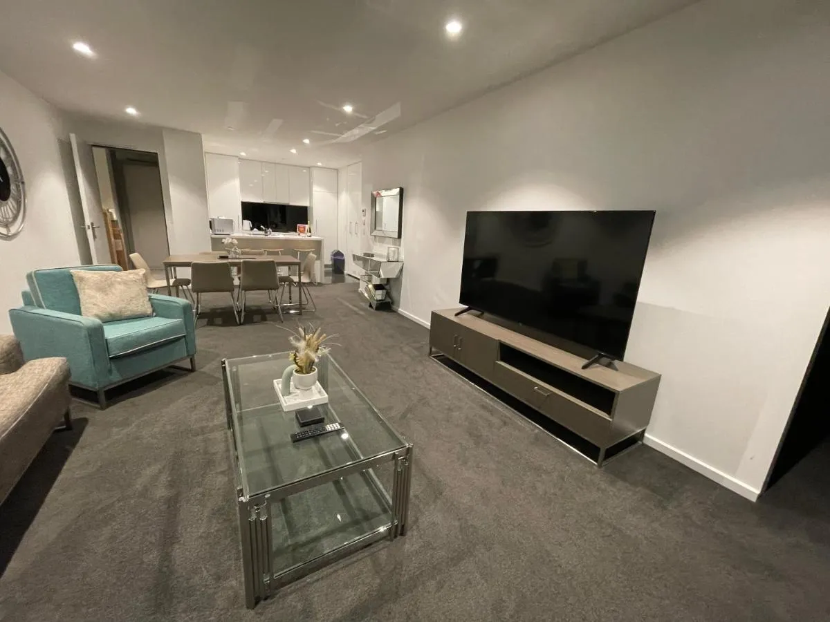 Fantastic 3 Bedroom Apartment in Southbank — 5