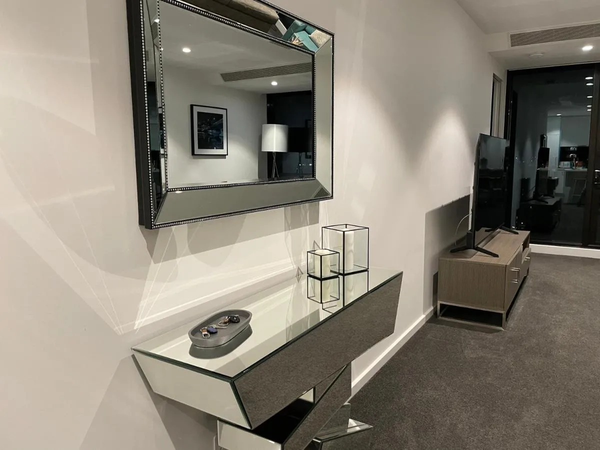 Fantastic 3 Bedroom Apartment in Southbank — 2