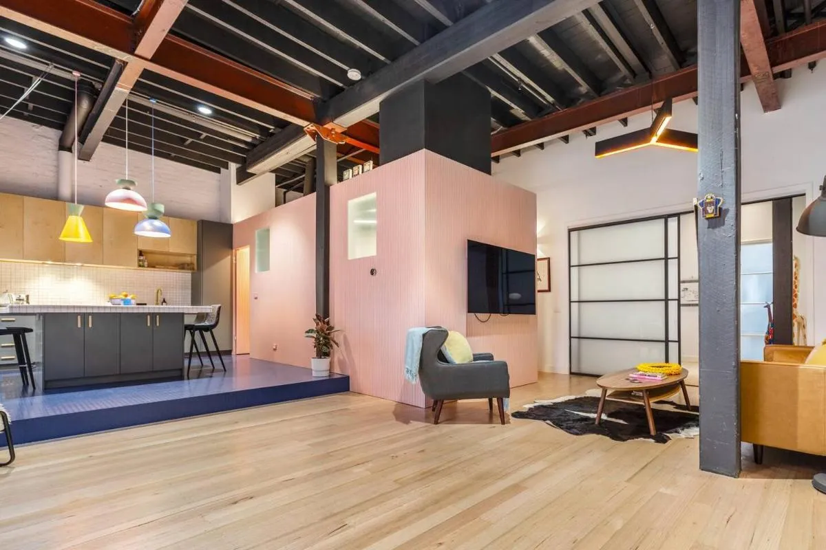 Fitzroy Thrills in MacRobertson Factory Conversion — 4