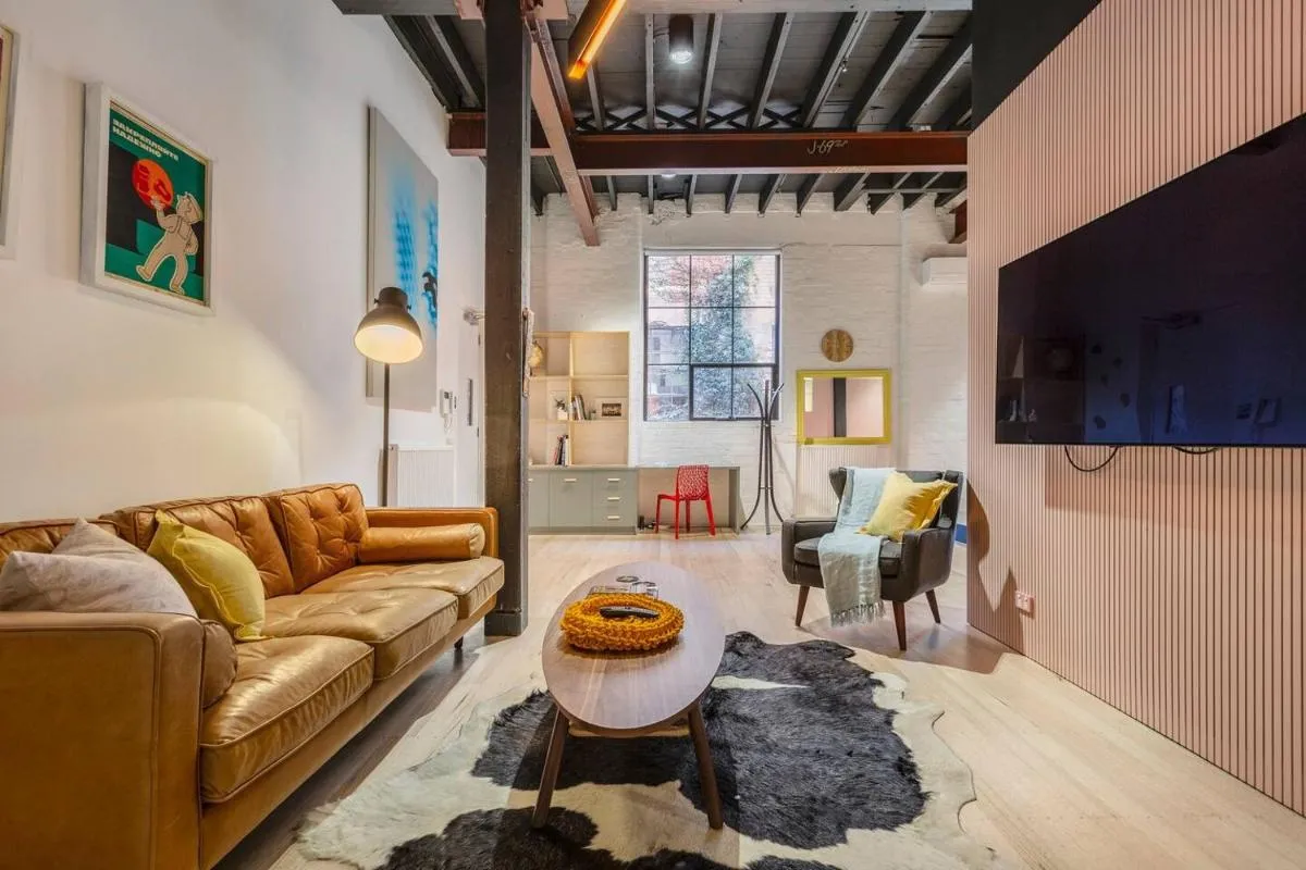 Fitzroy Thrills in MacRobertson Factory Conversion — 5