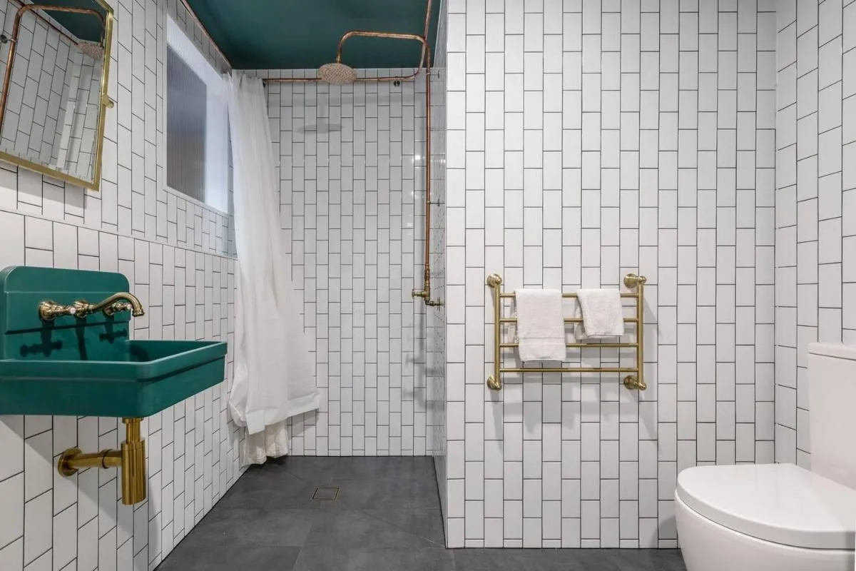 Fitzroy Thrills in MacRobertson Factory Conversion — 3
