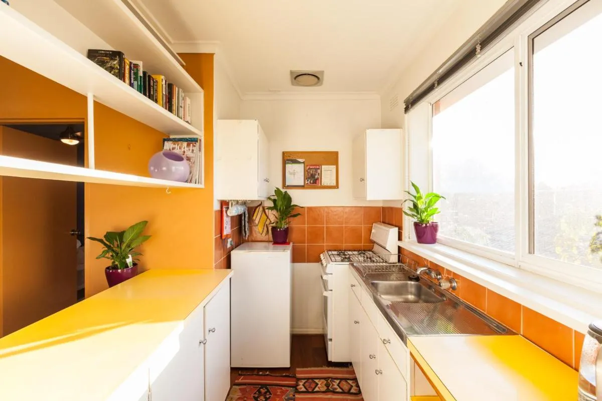 Fitzroy meets Clifton Hill at this Cosy Retreat — 5