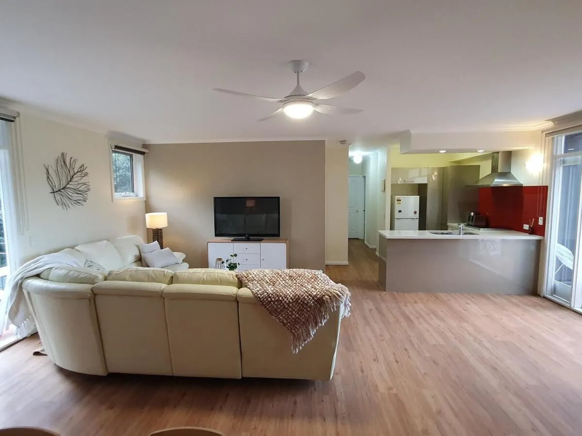 Garden oasis 3 bedroom apt — 5