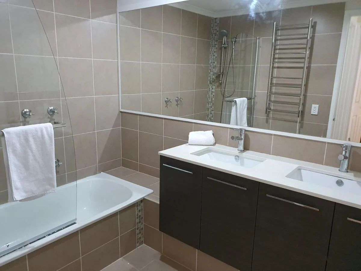 Garden oasis 3 bedroom apt — 3