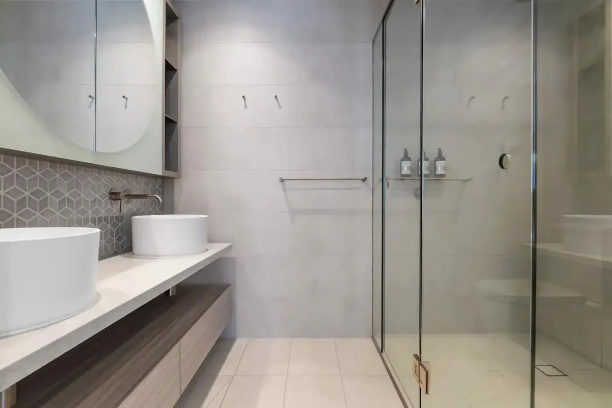 Gorgeous 3BR Apt w Stunning Bay Views and 2 Car Park — 3