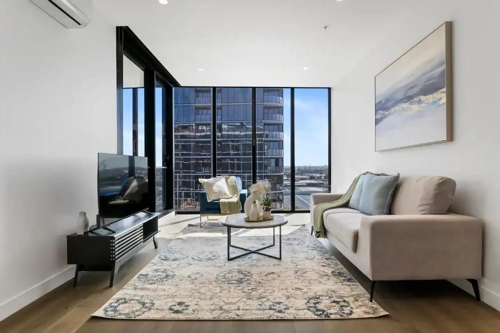 Gorgeous 3BR Apt w Stunning Bay Views and 2 Car Park