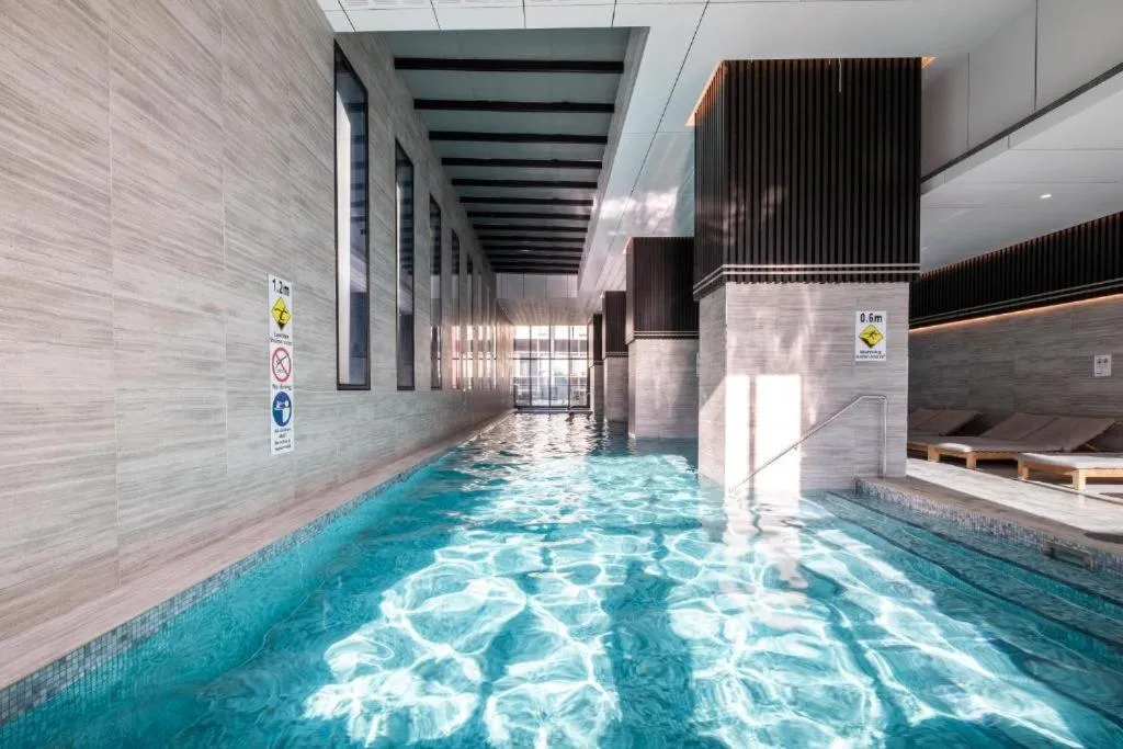 Gorgeous City Views 71st Floor 3BR Apartment with Pool and Gym — 3
