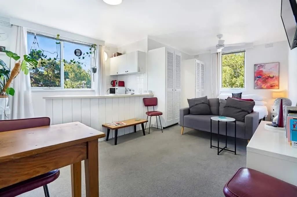 Great Things Come in Small Packages – Fitzroy Apt — 5