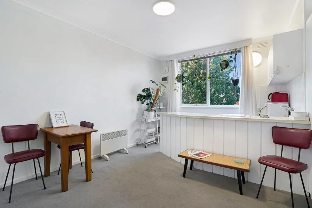 Great Things Come in Small Packages – Fitzroy Apt — 4
