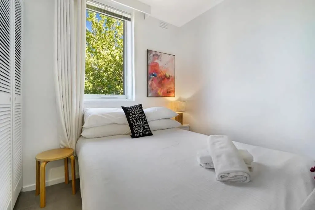 Great Things Come in Small Packages – Fitzroy Apt — 2