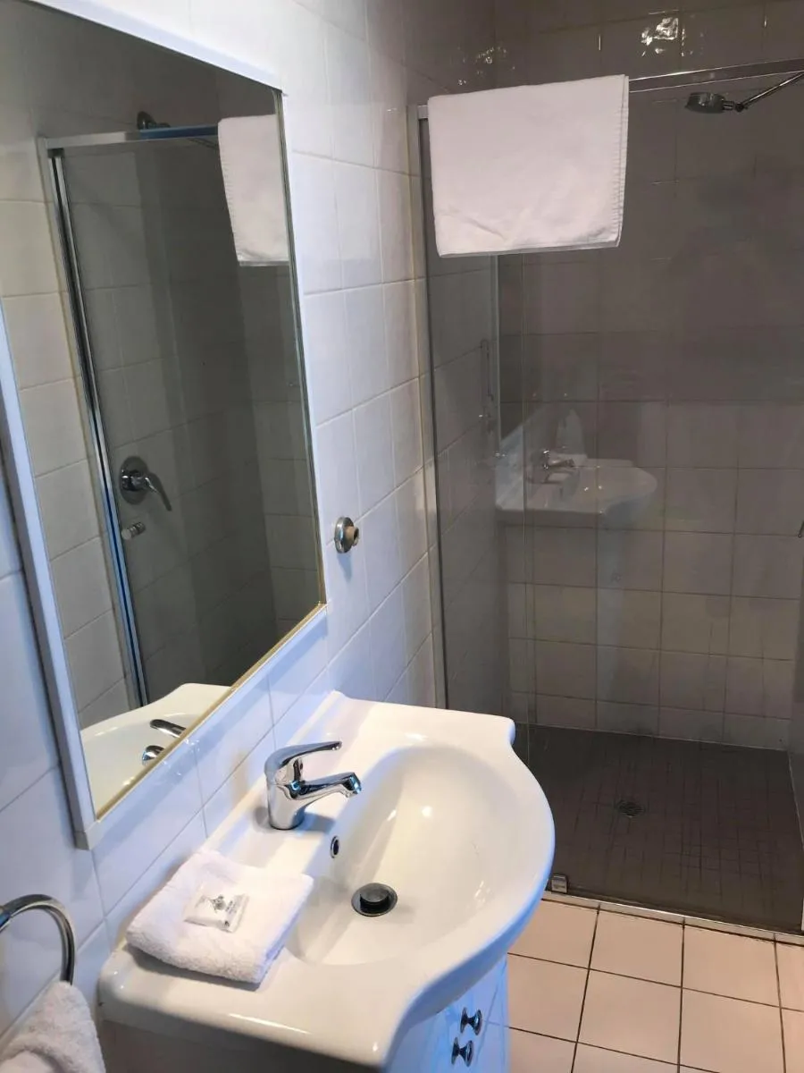 Guiding Star Motel & Hotel — 5