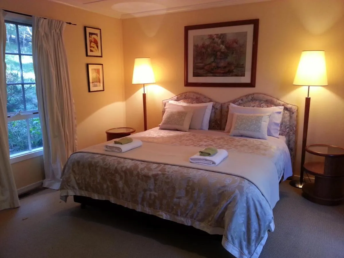 HEALESVILLE GETAWAY — 2