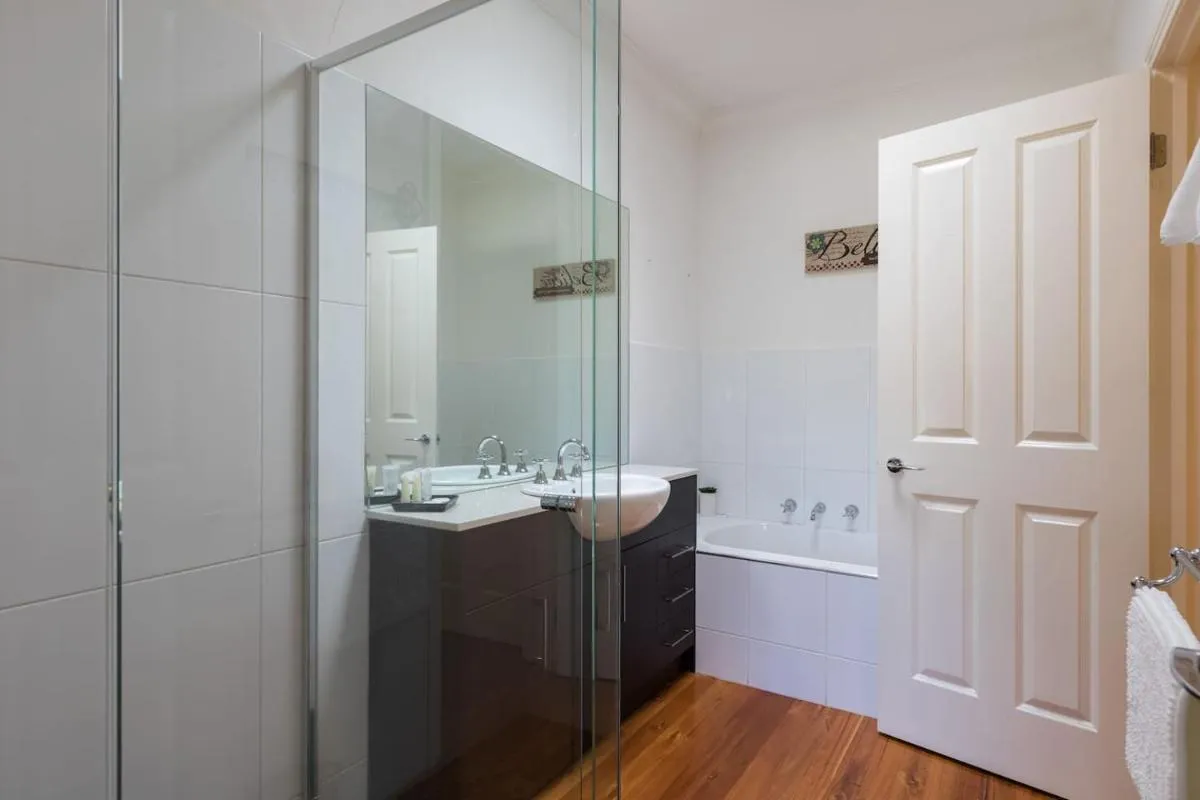 Healesville Cottage — 3