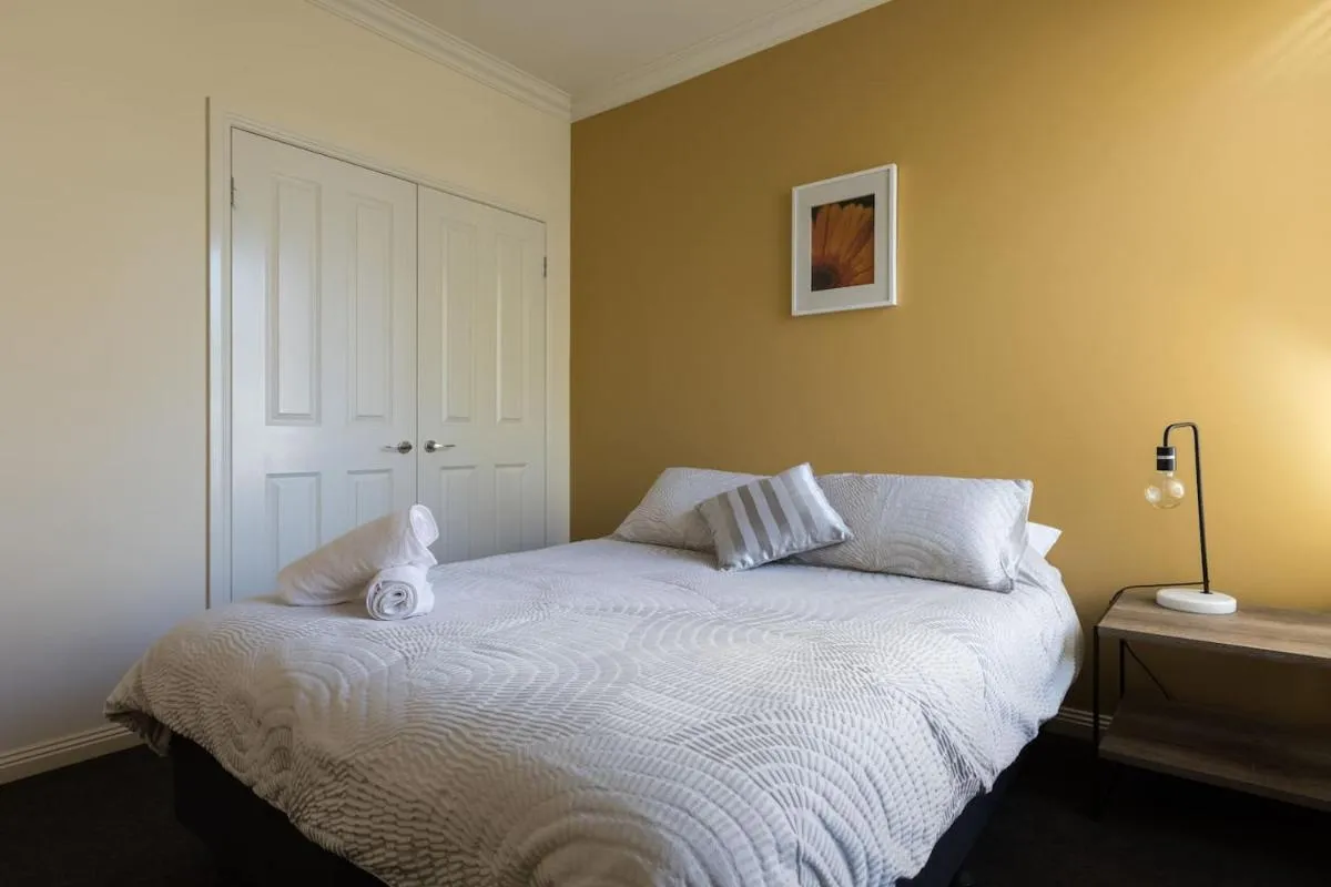 Healesville Cottage — 2