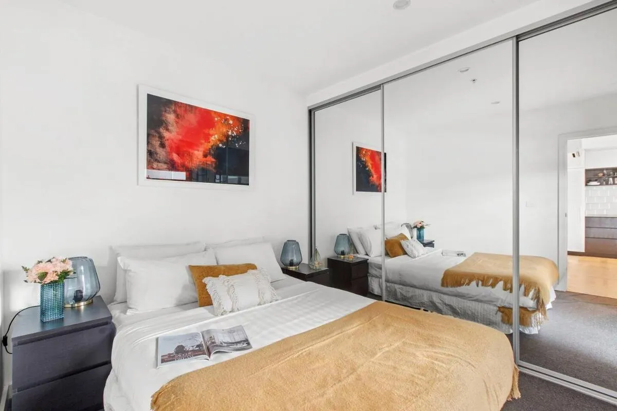 Heart of Richmond Hideaway with Spacious Balcony — 2
