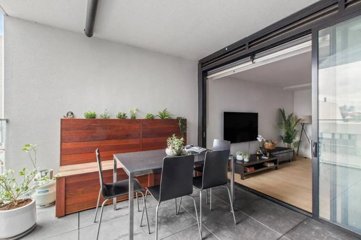 Heart of Richmond Hideaway with Spacious Balcony — 5
