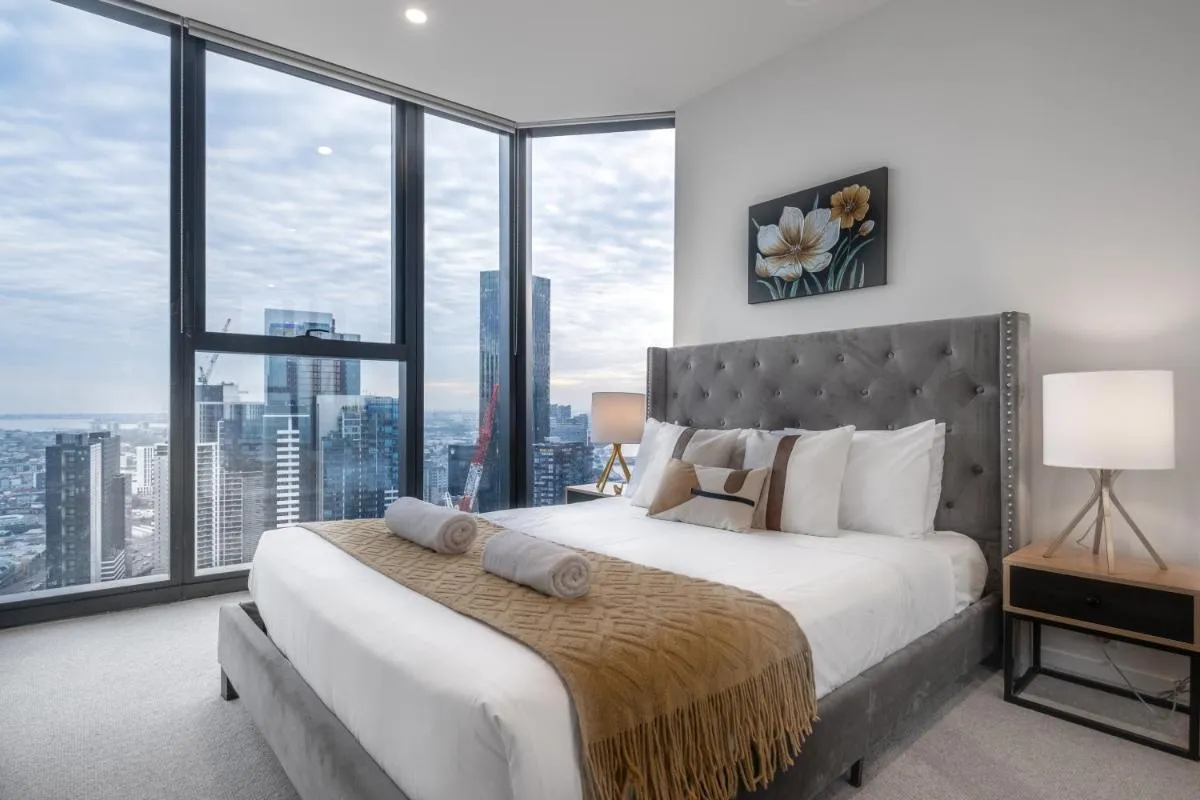 High Rise View 2br Apt Southbank — 2