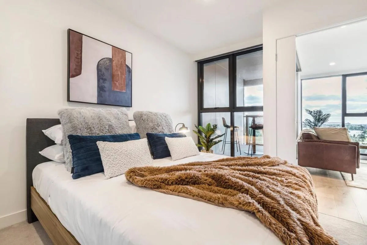 Historic Elegance in Boutique Apt on St Kilda Rd — 2
